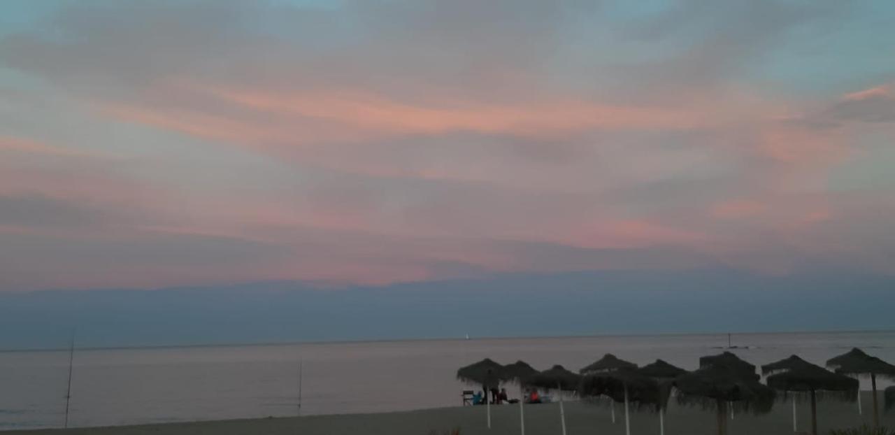Beautiful Apartment In Third Line Beach Boliches Fuengirola Eksteriør billede