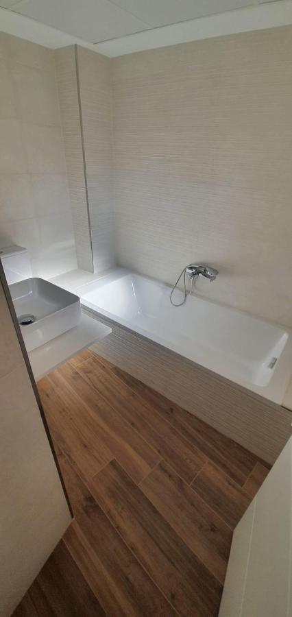 Beautiful Apartment In Third Line Beach Boliches Fuengirola Eksteriør billede