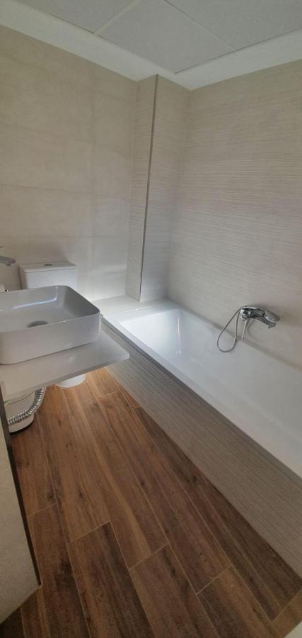 Beautiful Apartment In Third Line Beach Boliches Fuengirola Eksteriør billede